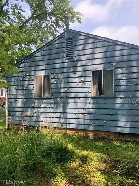 Exterior - 1548 E 296th St, Wickliffe, OH 44092 photo 1 of 1