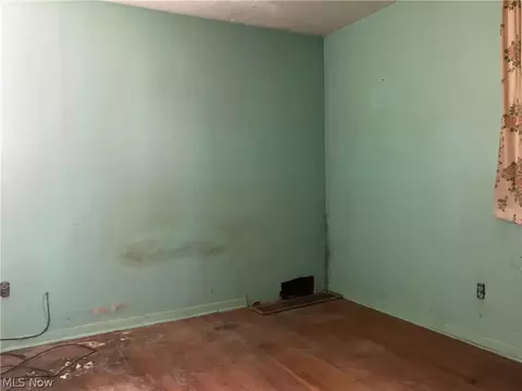 Bedroom - 1548 E 296th St, Wickliffe, OH 44092 photo 3 of 4