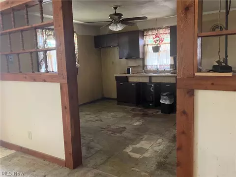 Entry Way - 1548 E 296th St, Wickliffe, OH 44092 photo 1 of 2