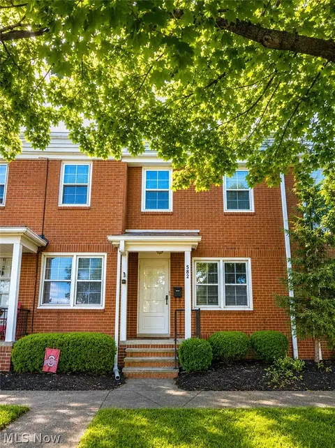 2752 Wooster Rd, Rocky River, OH 44116