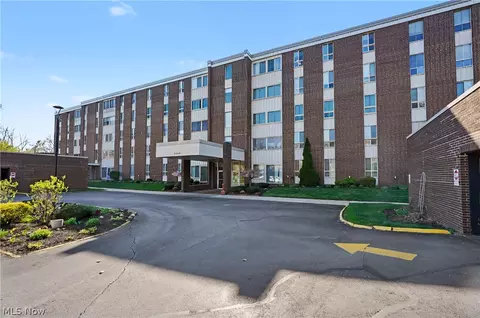 3064 Kent Rd #207, Stow, OH 44224