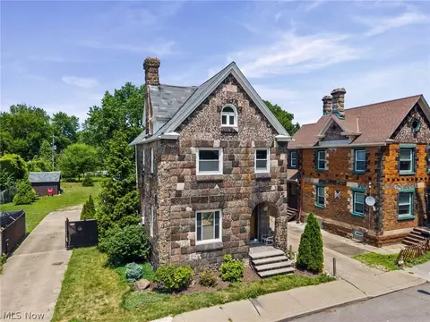 5822 Ellen Ave, Cleveland, OH 44102