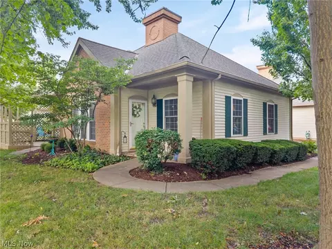 3061 Macintosh Dr #3061, Westlake, OH 44145