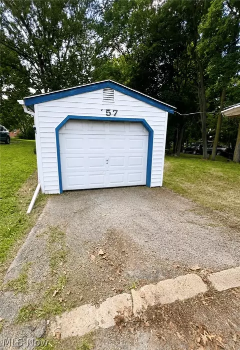 457 Sharp Ave, Salem, OH 44460 photo 3