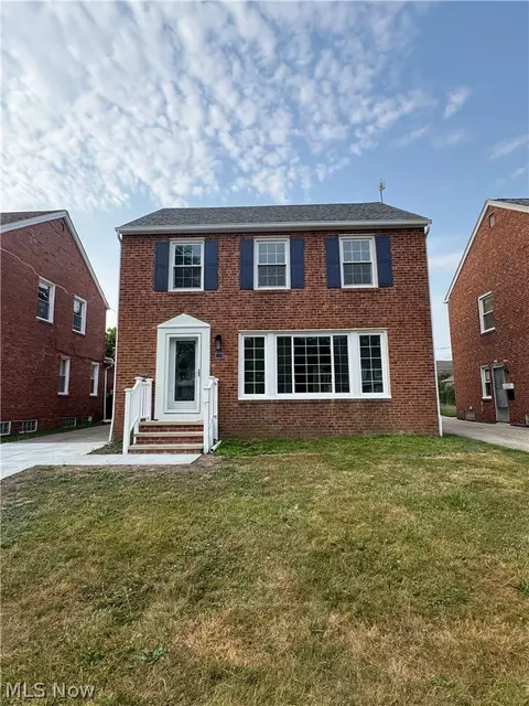 17012 Eldamere Ave, Cleveland, OH 44128