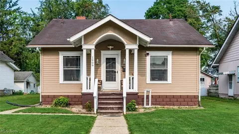 1909 Hazel Ave, Zanesville, OH 43701