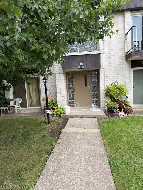 8685 N Akins Rd #204, North Royalton, OH 44133