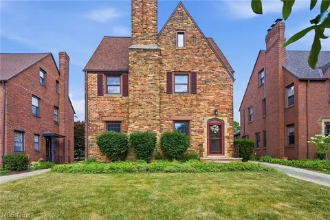 2579 Fenwick Rd, University Heights, OH 44118