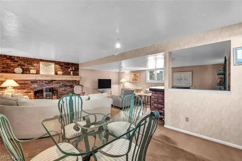 Dining - 5669 Marble Ln, Willoughby, OH 44094 photo 5 of 5