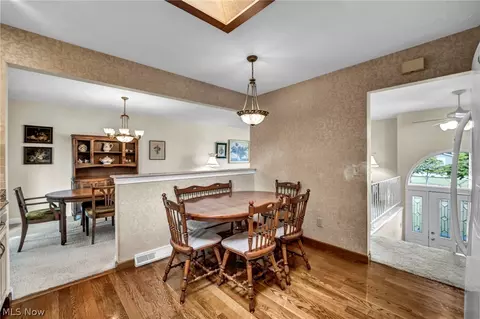 Dining - 5669 Marble Ln, Willoughby, OH 44094 photo 3 of 5