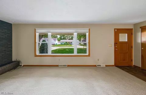 Living - 1812 Skyline Dr, Lorain, OH 44053 photo 3 of 6