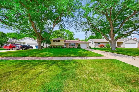 1812 Skyline Dr, Lorain, OH 44053 photo 2