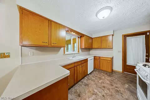 Kitchen - 1812 Skyline Dr, Lorain, OH 44053 photo 2 of 5