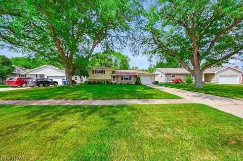Exterior - 1812 Skyline Dr, Lorain, OH 44053 photo 2 of 9