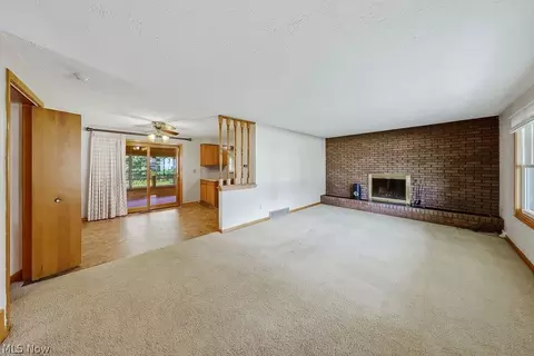 Living - 1812 Skyline Dr, Lorain, OH 44053 photo 4 of 6