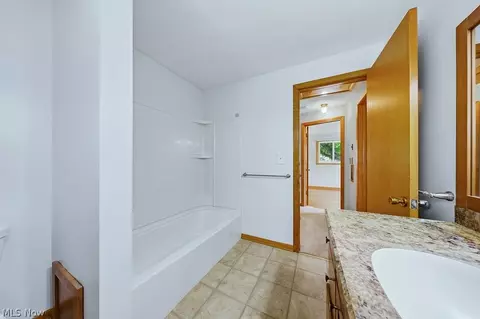 Bath - 1812 Skyline Dr, Lorain, OH 44053 photo 1 of 2