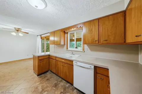 Kitchen - 1812 Skyline Dr, Lorain, OH 44053 photo 3 of 5