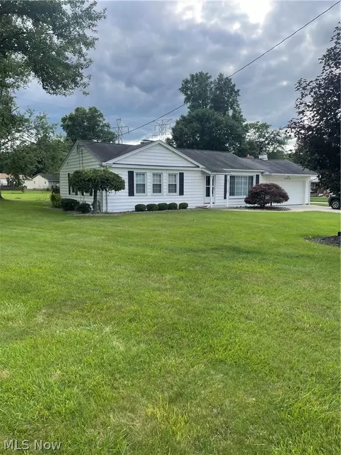 3930 Baymar Dr, Youngstown, OH 44511