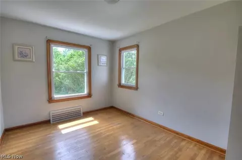 Bedroom - 33901 Eddy Rd, Willoughby Hills, OH 44094 photo 3 of 7