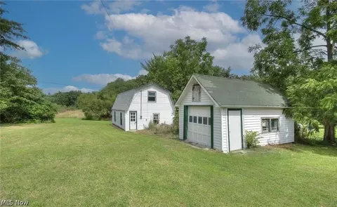 Exterior - 33901 Eddy Rd, Willoughby Hills, OH 44094 photo 3 of 8