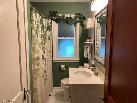 Bath - 33901 Eddy Rd, Willoughby Hills, OH 44094 photo 1 of 1