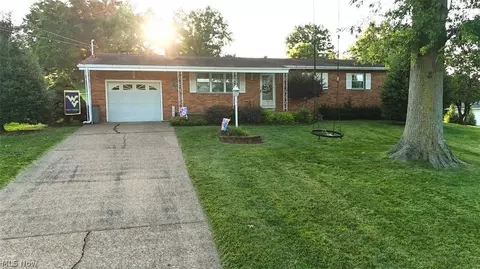 5215 Orchard Ave, Vienna, WV 26105
