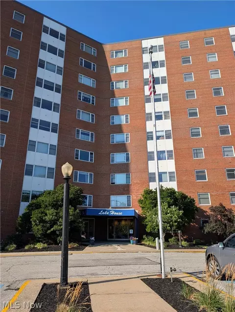 11850 Edgewater Dr #717, Lakewood, OH 44107