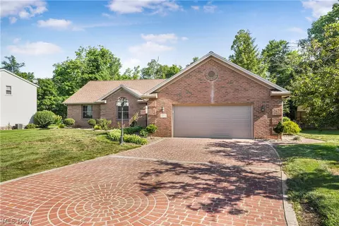 2057 Overcrest St, Alliance, OH 44601