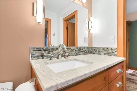 Bath - 84 S Riverview St, Dublin, OH 43017 photo 4 of 5