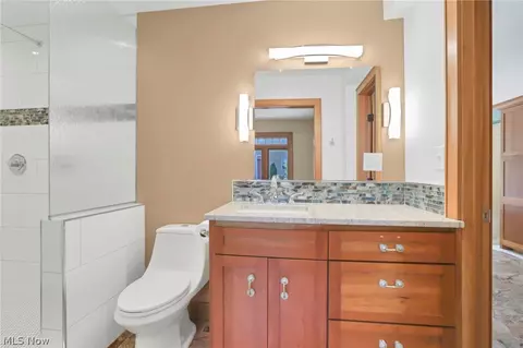 Bath - 84 S Riverview St, Dublin, OH 43017 photo 2 of 5