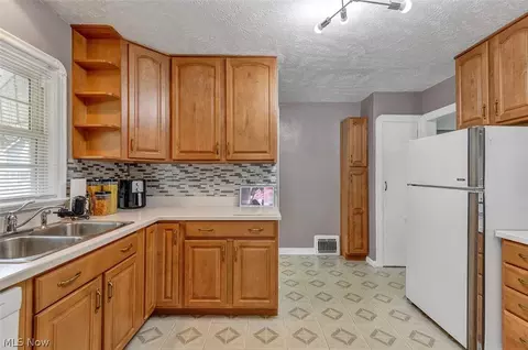 Kitchen - 148 Brandtson Ave, Elyria, OH 44035 photo 2 of 3