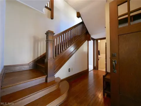 Entry Way - 52 Maple Ave, Wheeling, WV 26003 photo 5 of 8