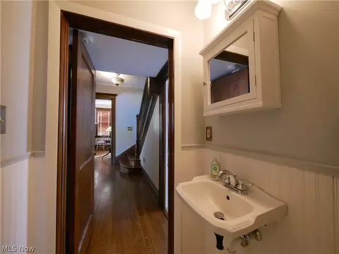 Entry Way - 52 Maple Ave, Wheeling, WV 26003 photo 3 of 8