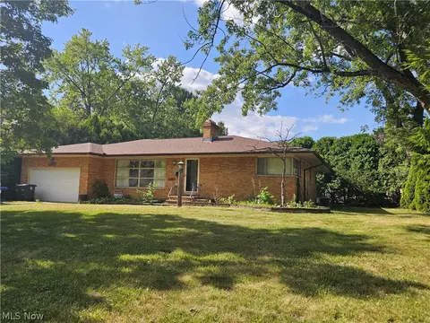 1933 Brookshire Rd, Akron, OH 44313