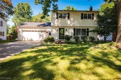 5 Lee Dr, Poland, OH 44514