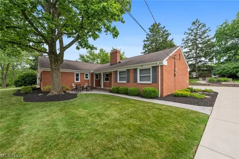 6848 Rosemont Dr, Brecksville, OH 44141