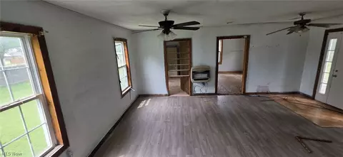 Living - 517 Dewitt St, Lorain, OH 44055 photo 1 of 2