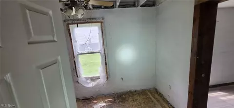 Entry Way - 517 Dewitt St, Lorain, OH 44055 photo 4 of 6