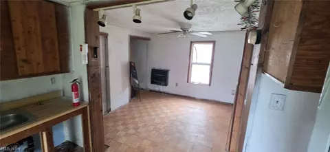 Entry Way - 517 Dewitt St, Lorain, OH 44055 photo 2 of 6