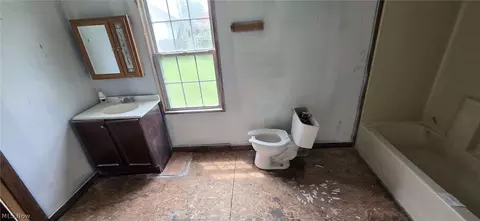Bath - 517 Dewitt St, Lorain, OH 44055 photo 1 of 1