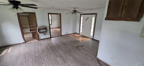 Living - 517 Dewitt St, Lorain, OH 44055 photo 2 of 2