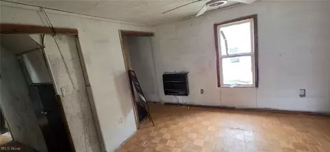 Entry Way - 517 Dewitt St, Lorain, OH 44055 photo 3 of 6