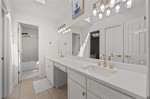 Bath - 37462 Tidewater Dr, Solon, OH 44139 photo 8 of 10