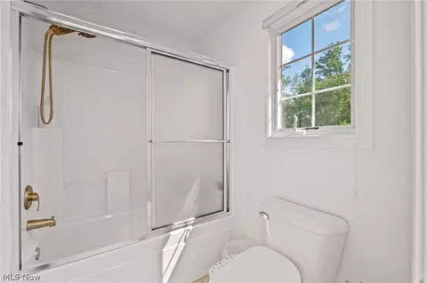 Bath - 37462 Tidewater Dr, Solon, OH 44139 photo 9 of 10