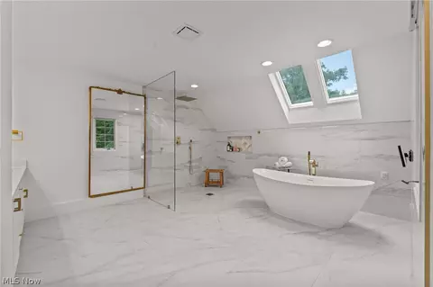 Bath - 37462 Tidewater Dr, Solon, OH 44139 photo 4 of 10