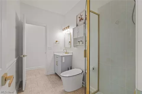 Bath - 37462 Tidewater Dr, Solon, OH 44139 photo 1 of 10