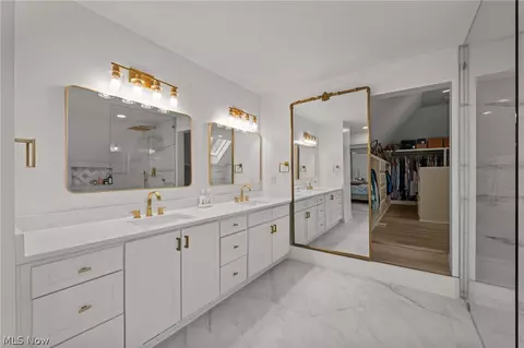 Bath - 37462 Tidewater Dr, Solon, OH 44139 photo 3 of 10