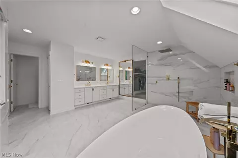 Bath - 37462 Tidewater Dr, Solon, OH 44139 photo 6 of 10
