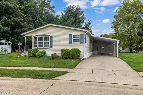 8 Jessica Ln, Olmsted Twp, OH 44138