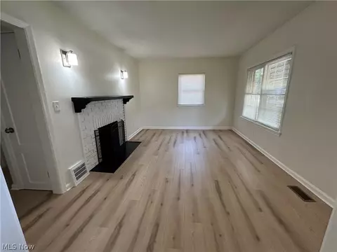 Living - 8359 Nowlen St, Mentor, OH 44060 photo 2 of 3